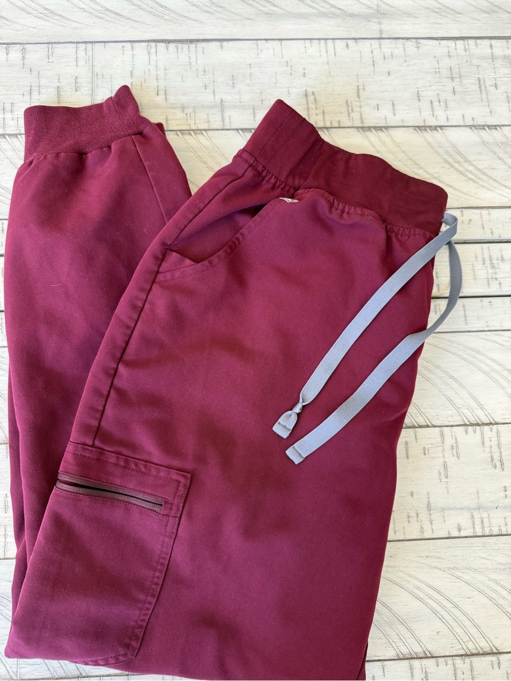 Figs Burgundy Scrub Set - Picture 4 of 4
